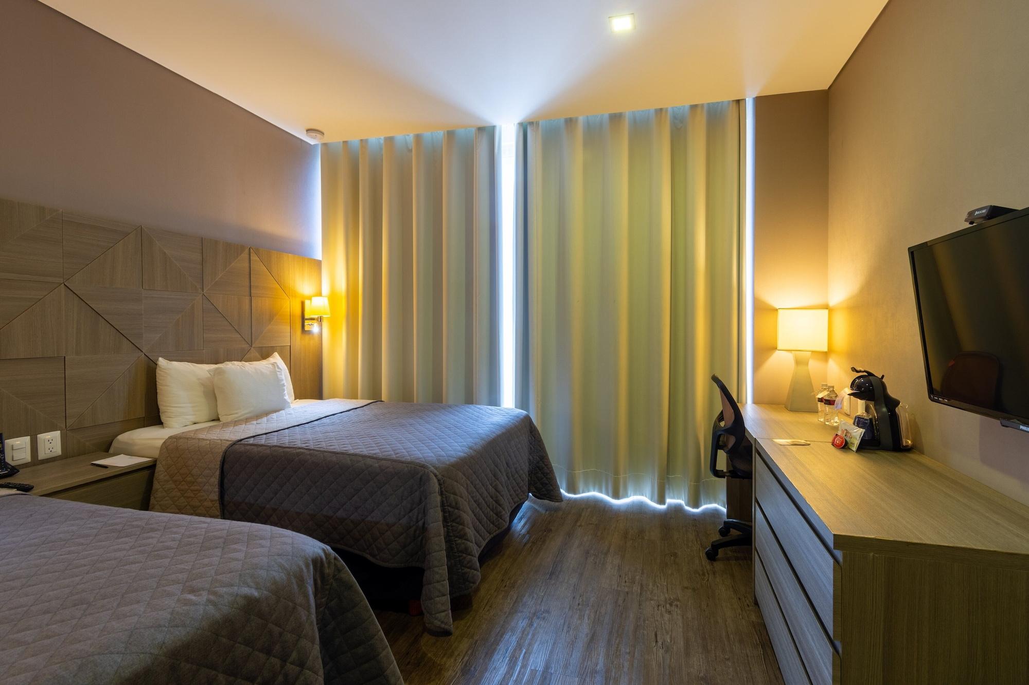 Hotel Glow Point - Mulza Леон Екстер'єр фото