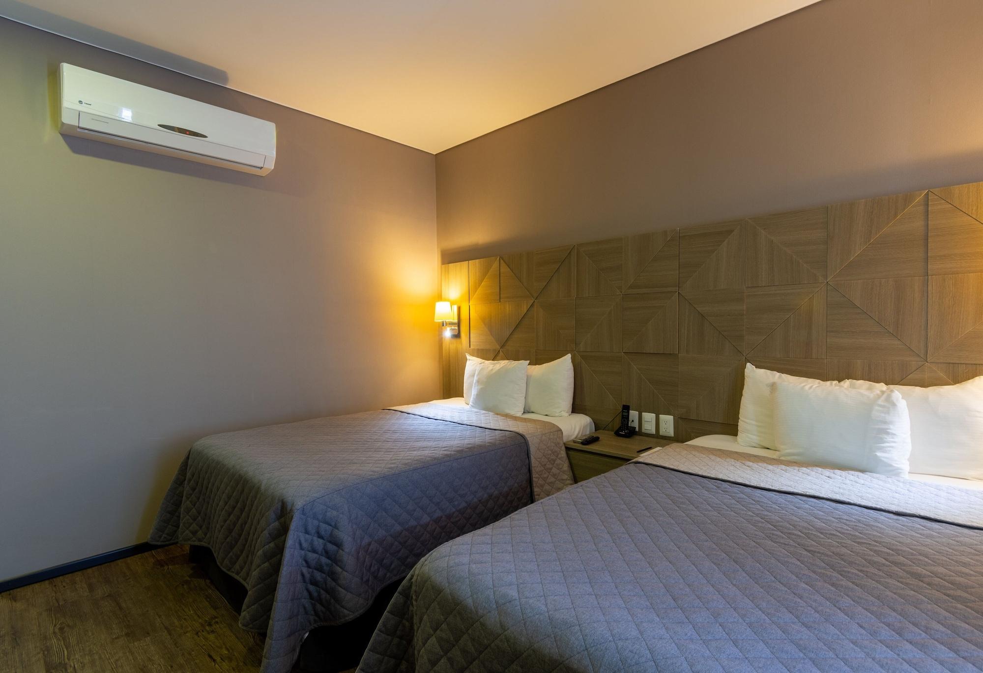 Hotel Glow Point - Mulza Леон Екстер'єр фото