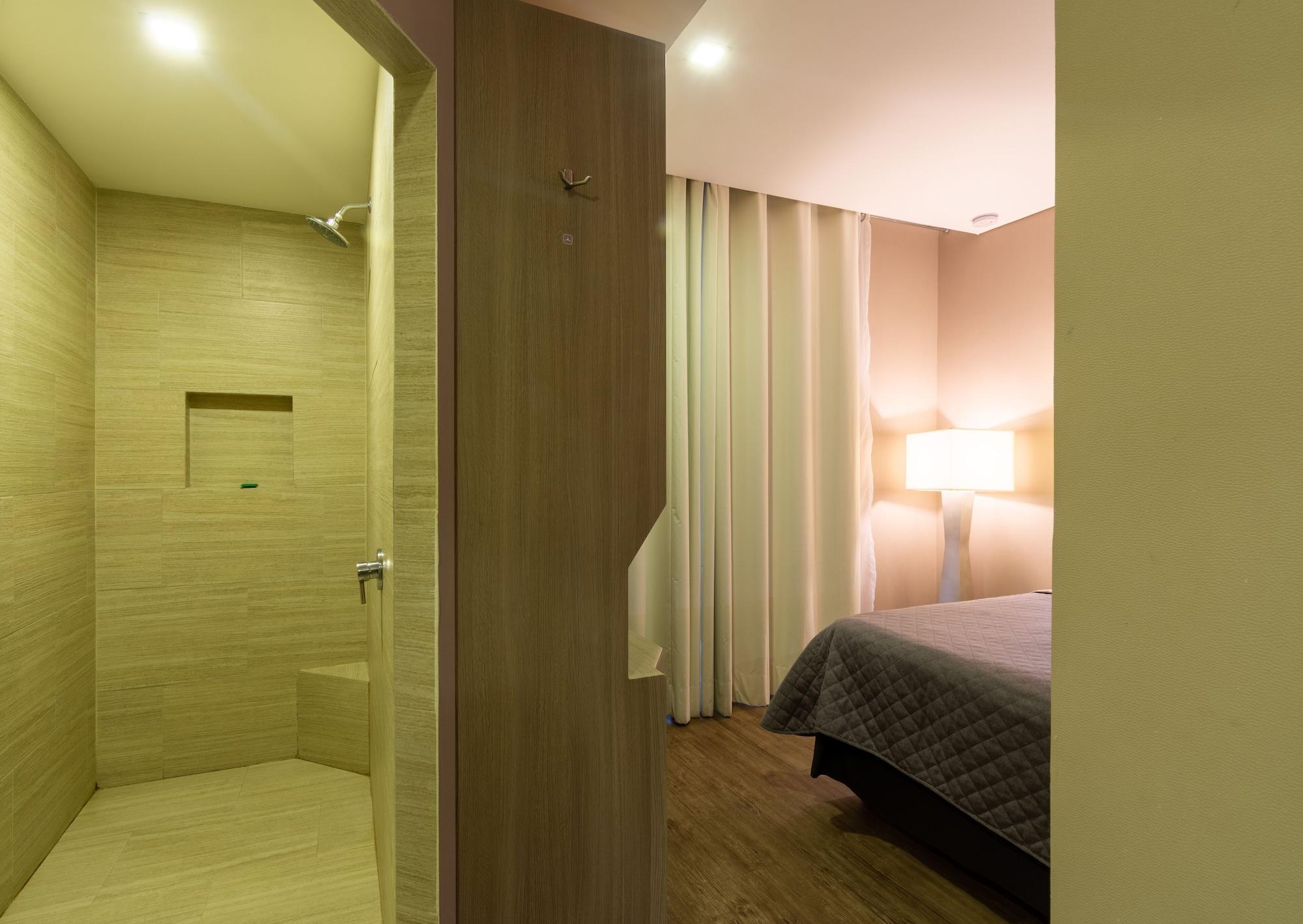 Hotel Glow Point - Mulza Леон Екстер'єр фото