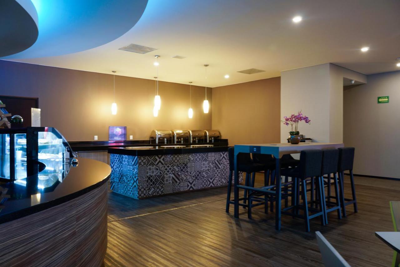 Hotel Glow Point - Mulza Леон Екстер'єр фото