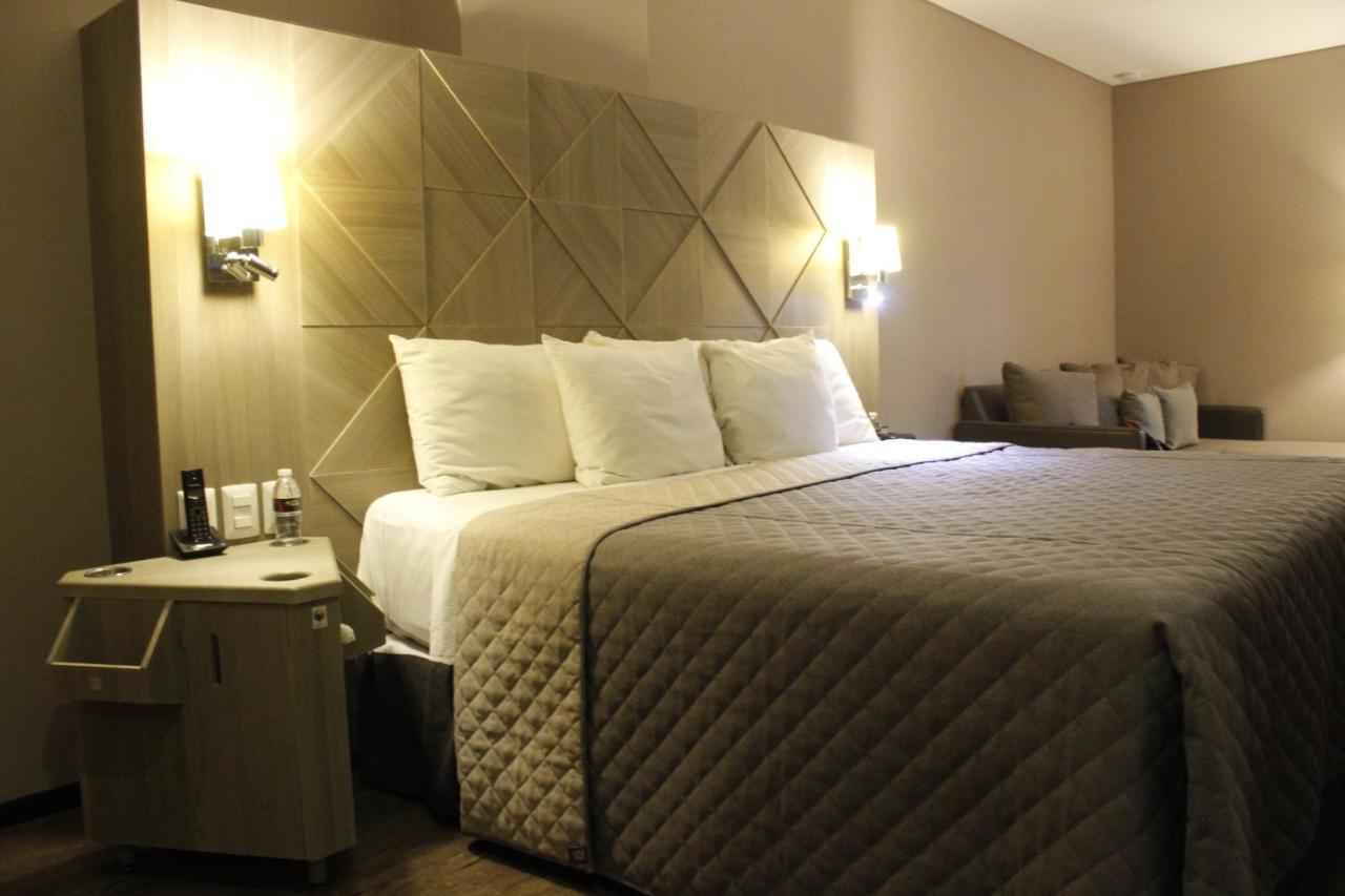 Hotel Glow Point - Mulza Леон Екстер'єр фото