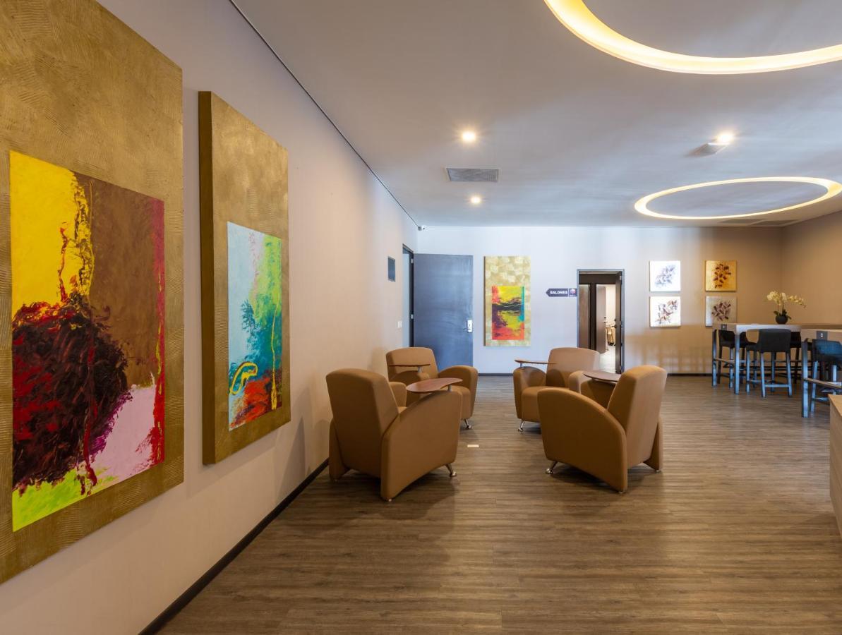 Hotel Glow Point - Mulza Леон Екстер'єр фото