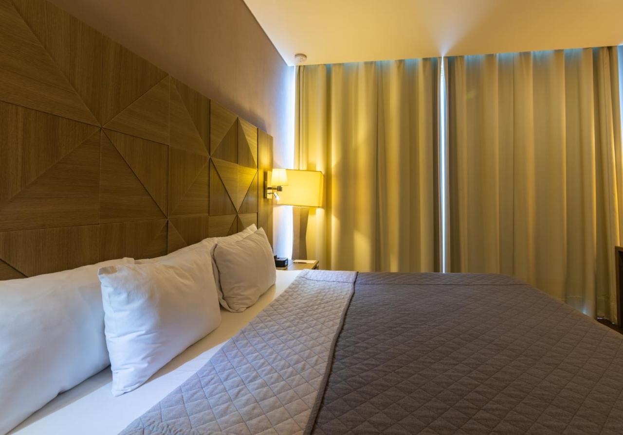 Hotel Glow Point - Mulza Леон Екстер'єр фото
