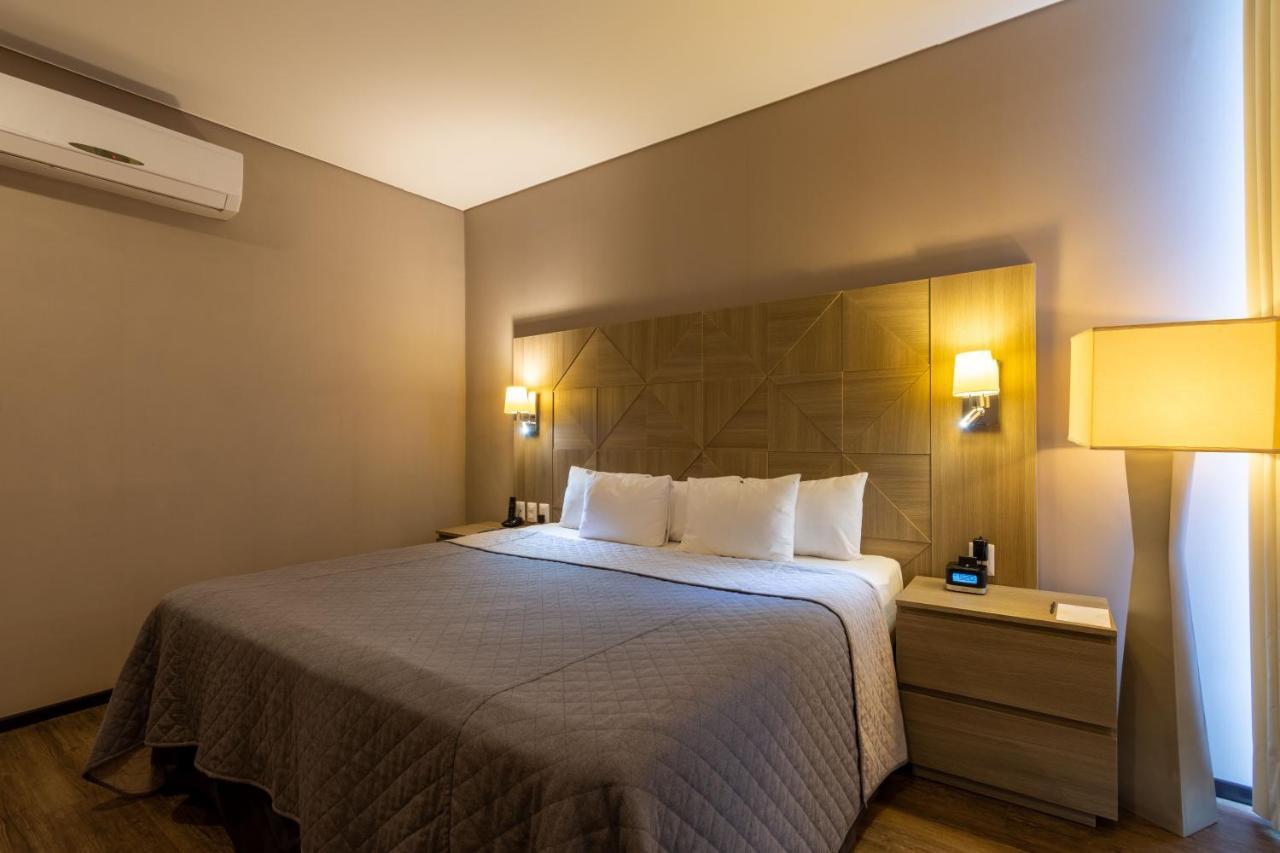 Hotel Glow Point - Mulza Леон Екстер'єр фото