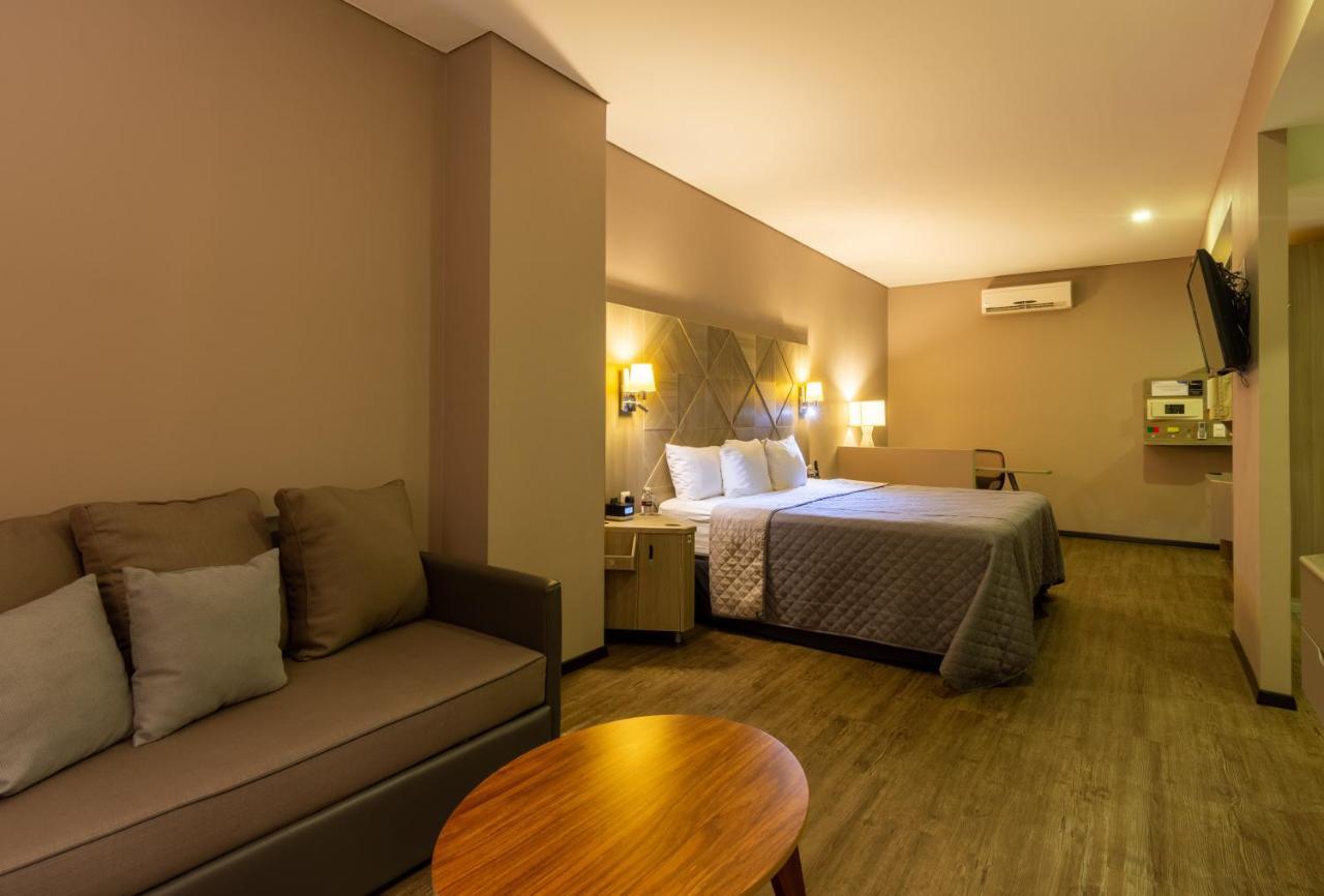 Hotel Glow Point - Mulza Леон Екстер'єр фото