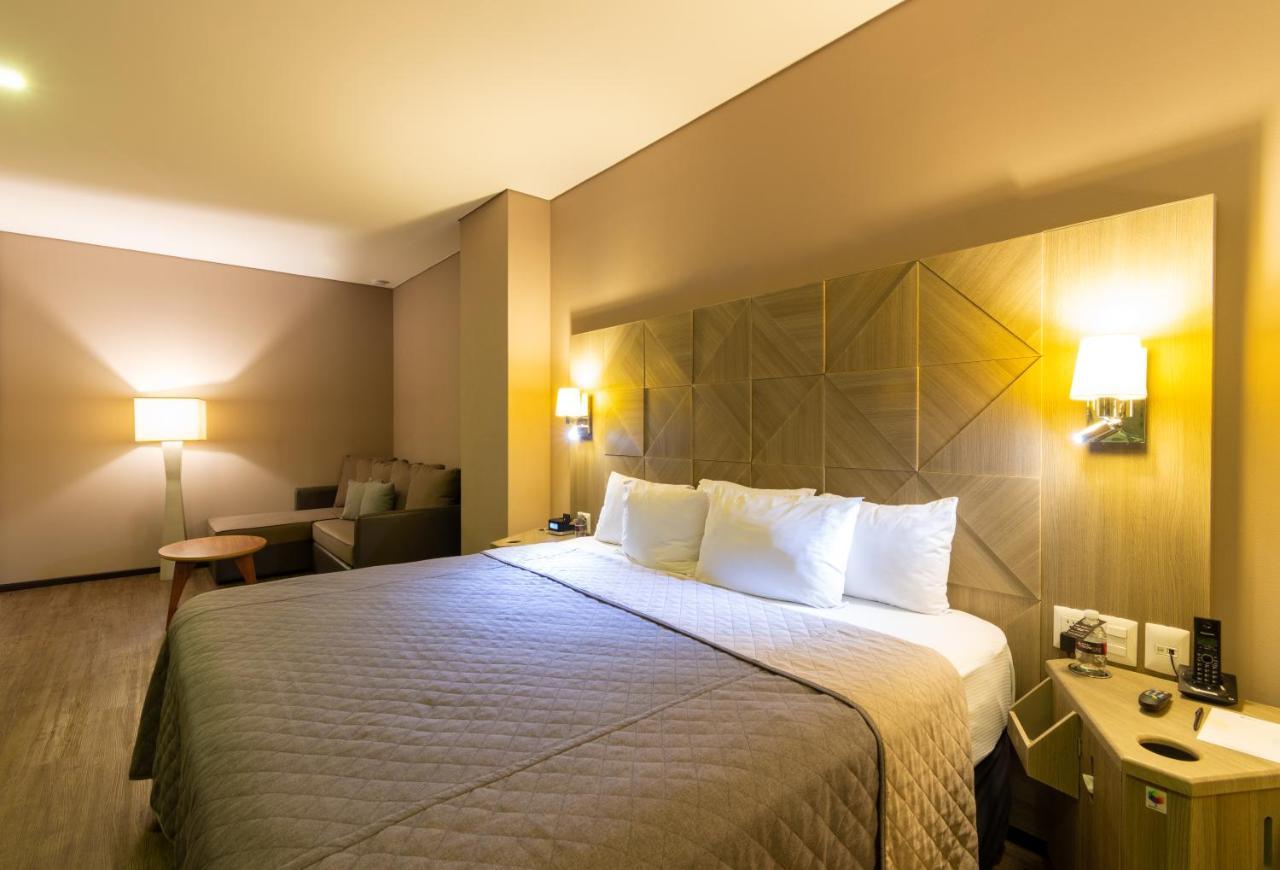 Hotel Glow Point - Mulza Леон Екстер'єр фото