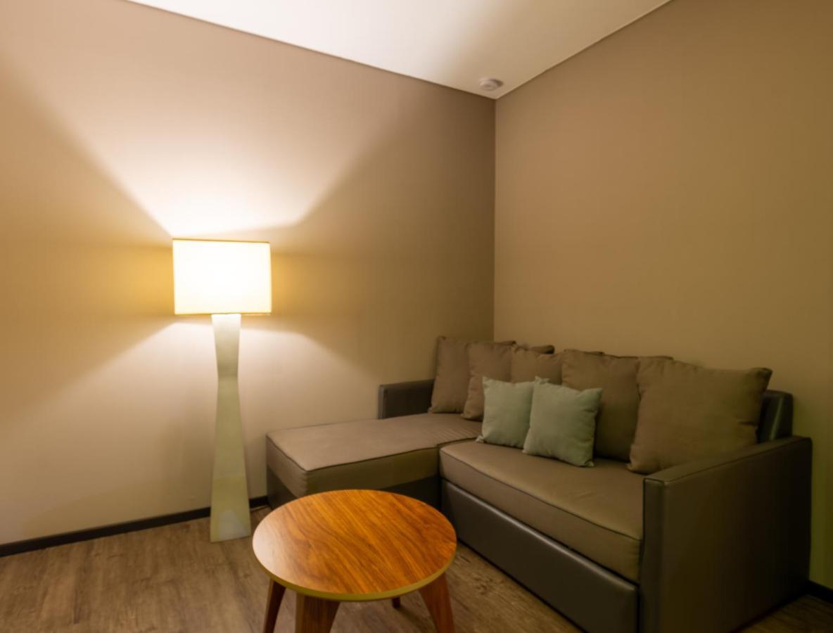 Hotel Glow Point - Mulza Леон Екстер'єр фото